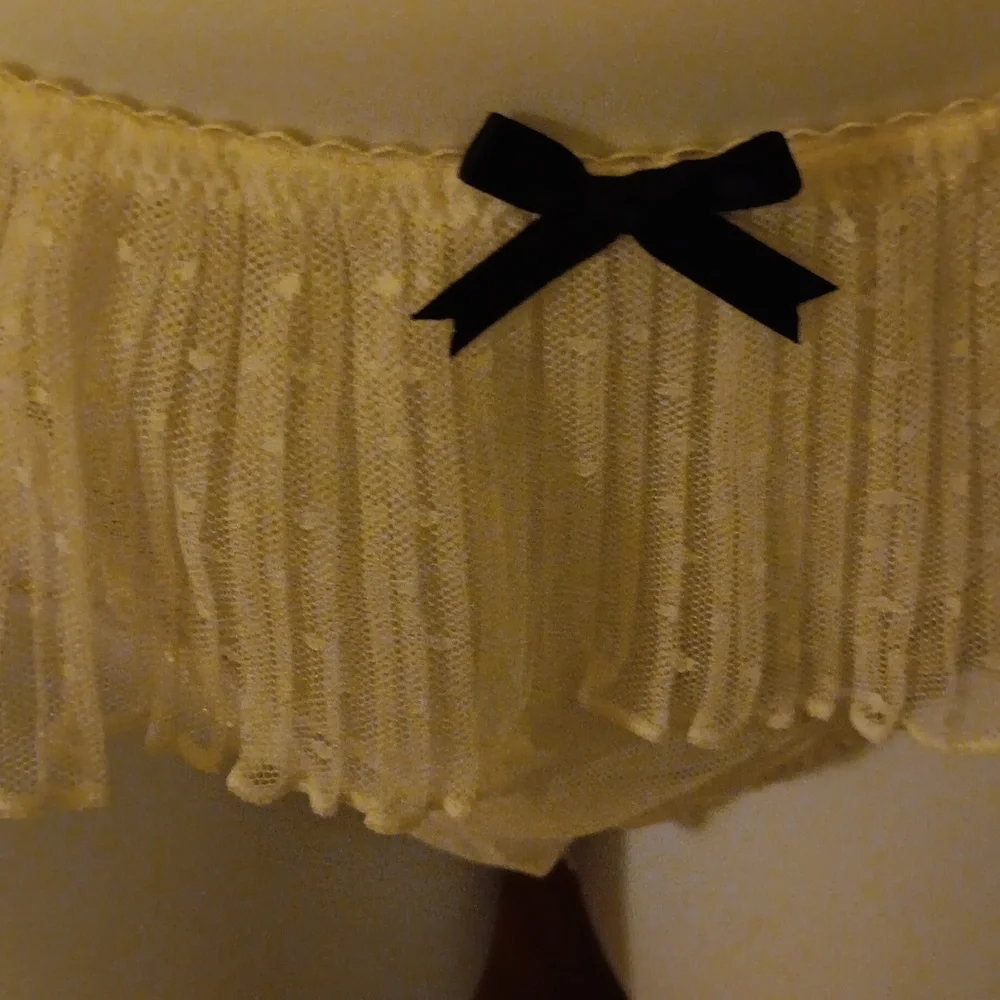 NWT VICTORIA SECRETS WHITE STRING BIKINI LARGE - Picture 3 of 5
